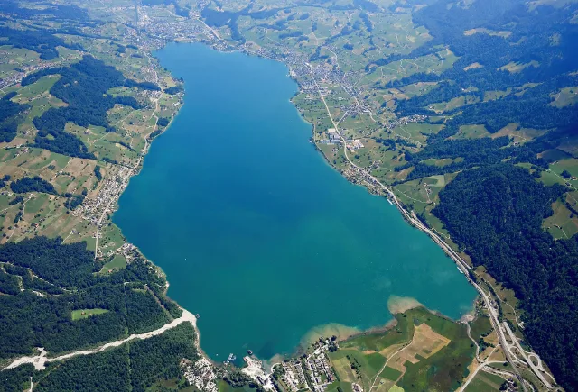 Der Sarnersee aus der Luft.